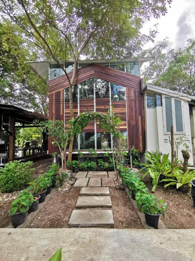 Baangaimuan Bed and Breakfast Lamphun Buitenkant foto